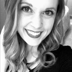 Meet your Posher, Caitlin